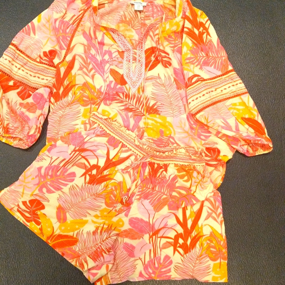 Haute hippie short set. Size medium shirt has puff sleeves with elastic